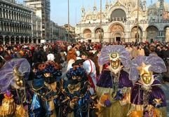 Masken prägen den Karneval in Venedig. (Foto: dpa)