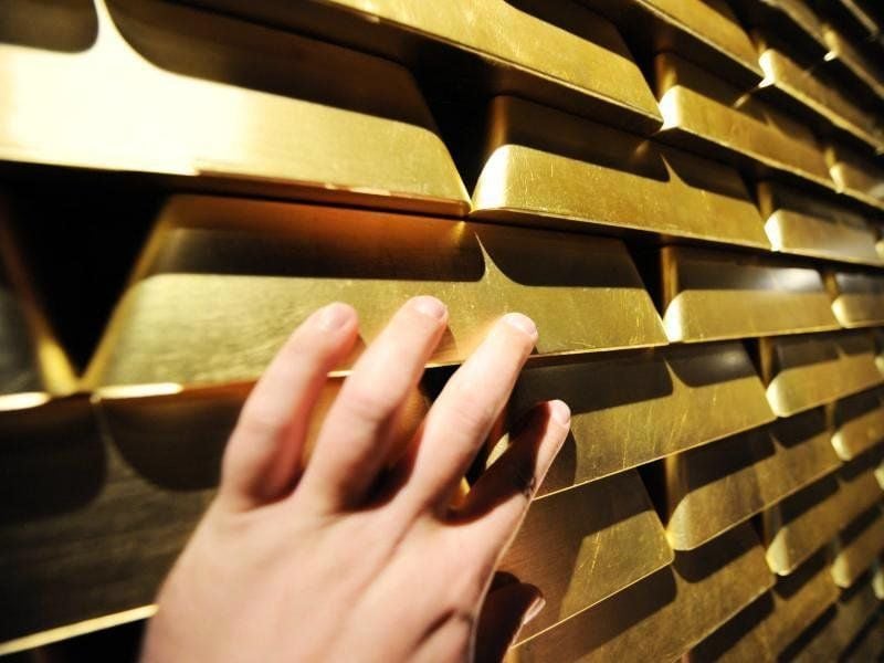 Gold gilt als sichere Anlage. Allerdings: Rendite lässt sich nur über den Preis erzielen. Fällt er, macht der Anleger unter Umständen Verlust.