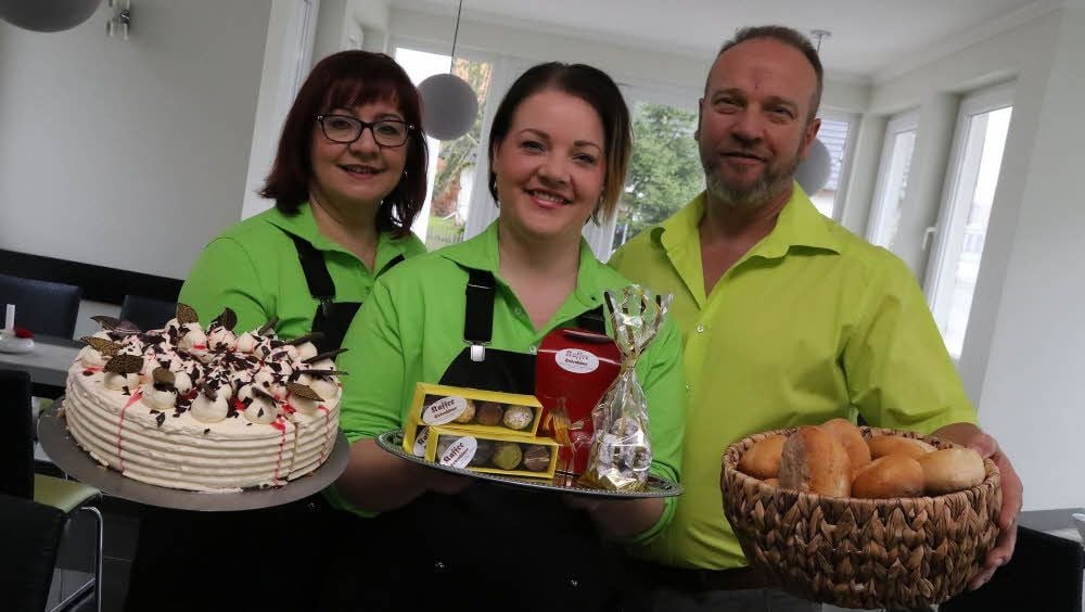 Christiane und Thomas Fiebig mit Tochter Stefanie, die als Konditorin auch Trüffelpralinen anfertigt.