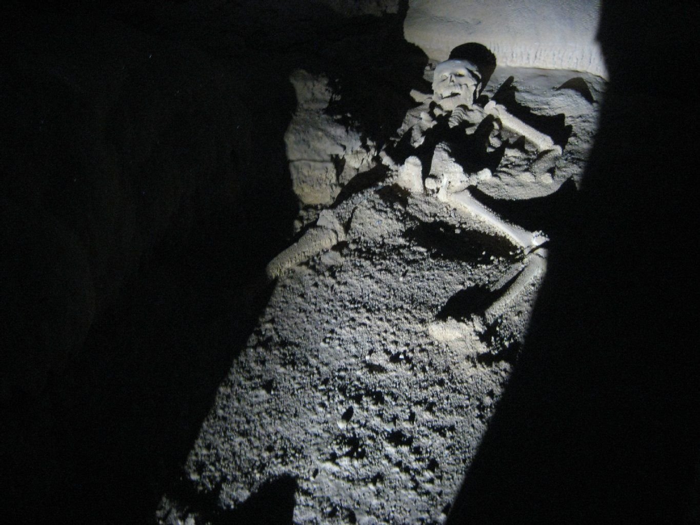 Die Höhle Actun Tunichil Muknal in Belize ist bekannt für die archäologischen Funde wie Skelette aus der Zivilisation der Maya.