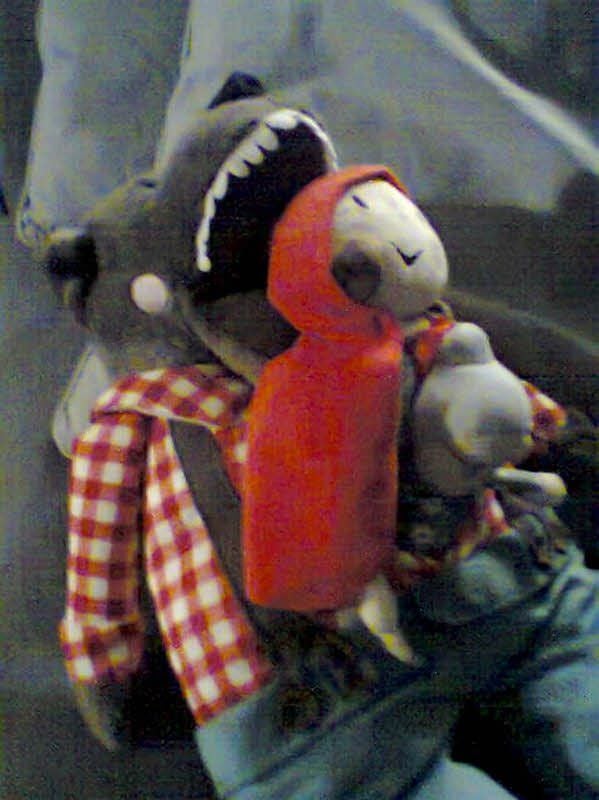 Das große Fressen mit Ikea-Puppen