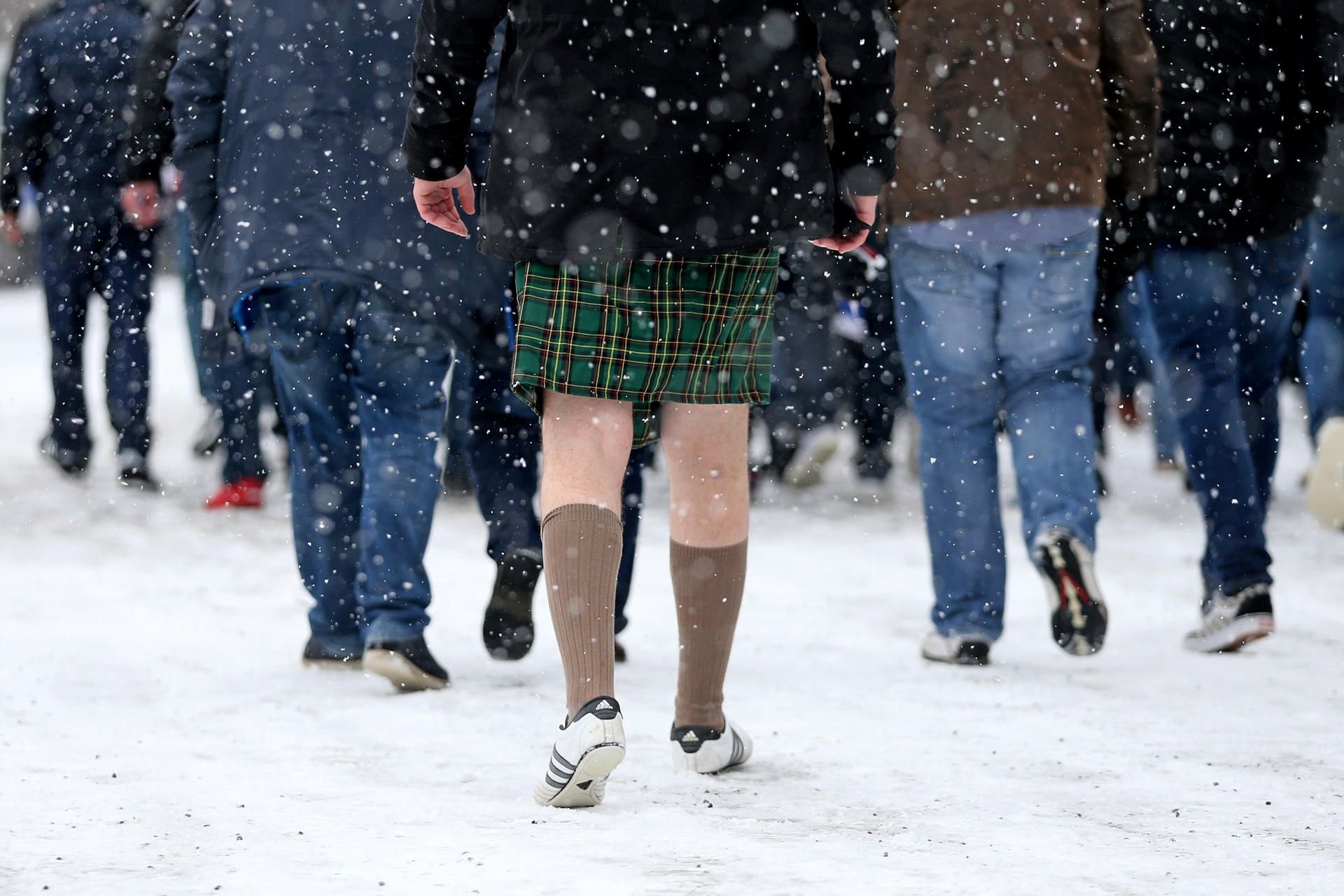 Testspiel RB Leipzig gegen Glasgow Rangers im Januar 2017: Ein Fan der Rangers kommt trotz Schnee im Schottenrock zum Spiel.