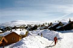 Die «Hytta» prägt das Gesicht des Skigebietes Trysil - oft beginnt die Piste direkt vor der Haustür der Ferienhäuser. (Foto: dpa)