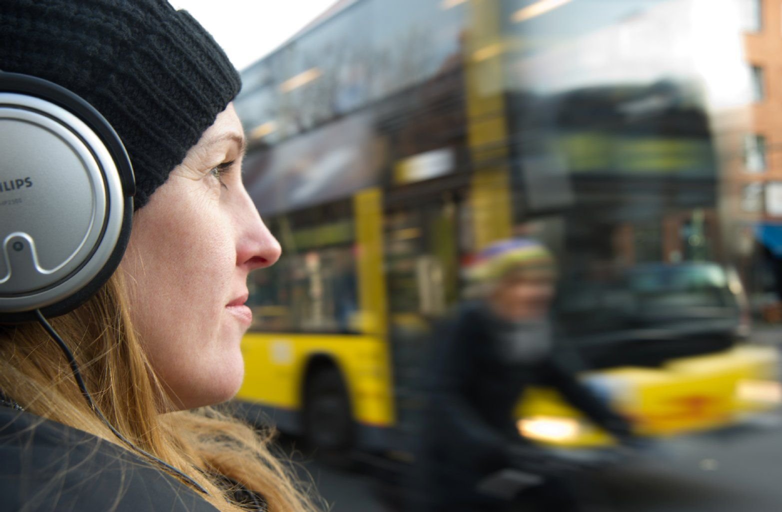 Geräusche von anderen Verkehrsteilnehmern noch wahrnehmen zu können, ist im Straßenverkehr lebenswichtig.