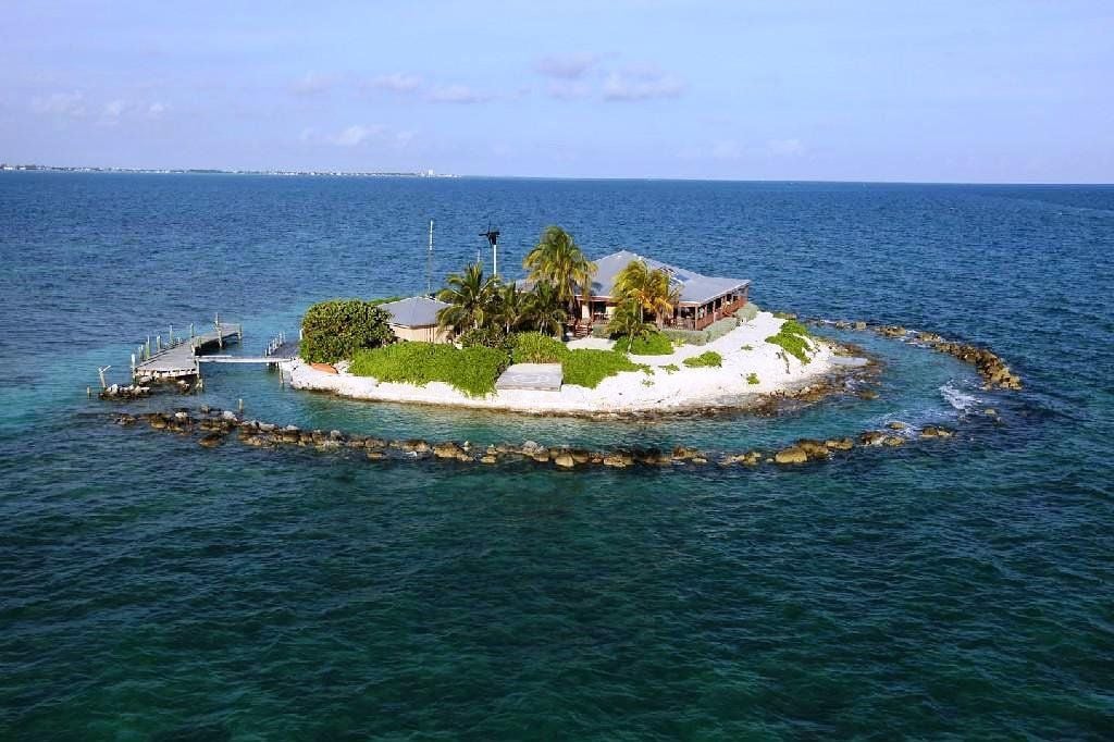 Die Insel East Sister Rock liegt in den Florida Keys und bietet sechs Schlafplätze.