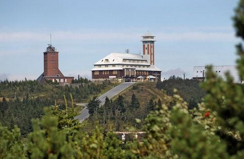 Blick auf den Fichtelberg. (FOTO: DPA)