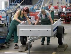 Pkw-Anhänger entstehen am 15.06.2006 beim Produzenten Stema im sächsischen Großenhain. (Foto: dpa)