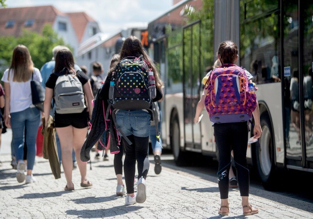 Schüler sind oft auf den Bus angewiesen - und müssen lange Fahrt- oder Wartezeiten in Kauf nehmen.