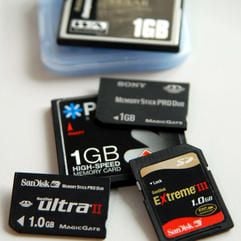 Zubehör für Digitalfotografen - beim Kauf einer neuen Speicherkarte ist zu klären, welches Format die Kamera benötigt. (Foto: dpa)