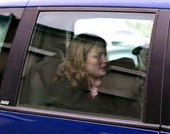 Sabine Dardenne bei der Ankunft vor Gericht im belgischen Arlon (Foto: dpa)