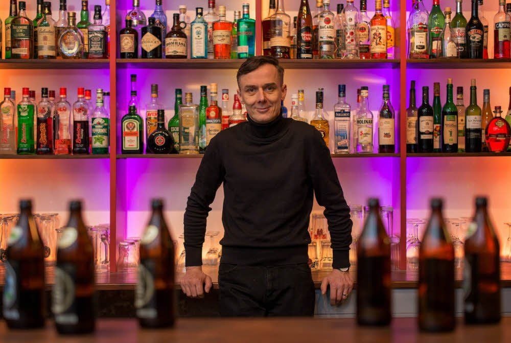 Ralph Albrecht ist heute Barbesitzer und CDU-Stadtrat. Bis dahin war es für den Quedlinburger ein langer, harter Weg. Seine Alkoholsucht hat ihn fast das Leben gekostet.