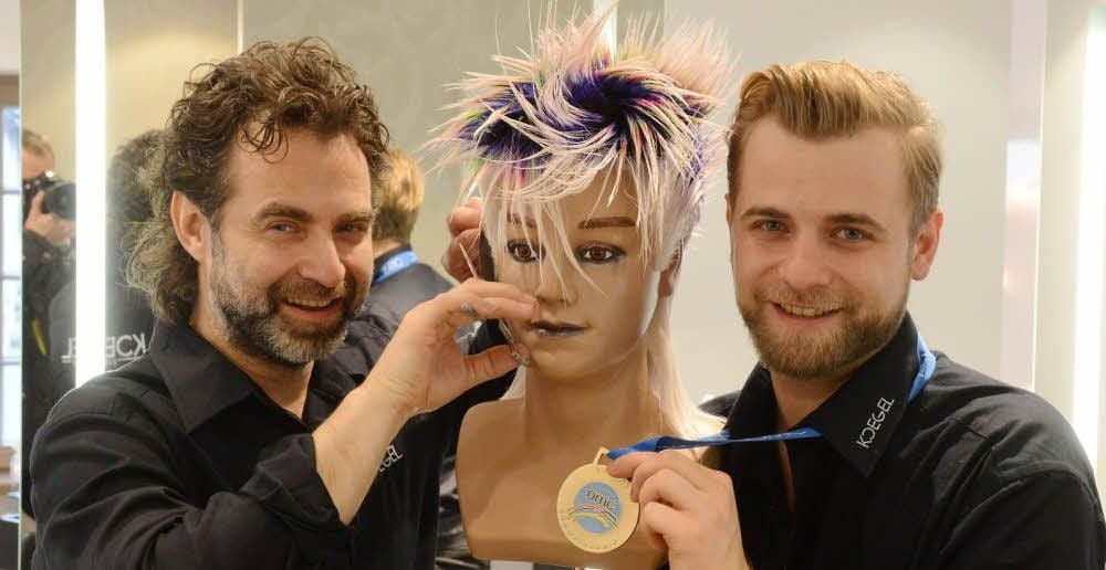 Jens Koegel (links) und sein Sohn Paul, der in Paris seine goldene EM-Medaille errungen hat.