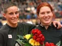 Yvonne Buschbaum und Annika Becker (r.) beim