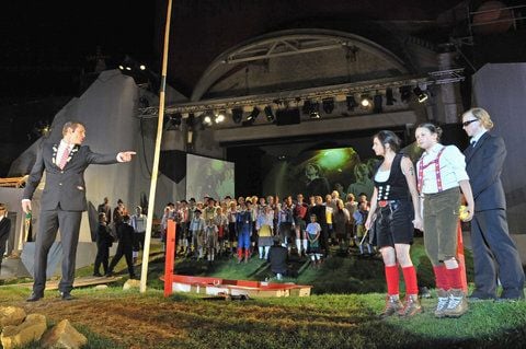 Die Openair-Inszenierung des Schauspiels «Wilhelm Tell» bei der Kulturarena am Theaterhaus Jena. (FOTO: ARCHIV/ZB-FUNKREGIO)