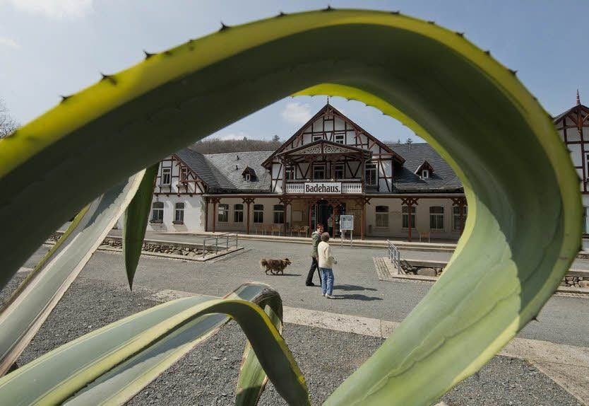 Blick auf das Badehaus des Kurzentrums in Bad Suderode