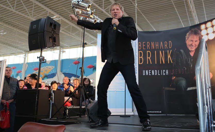 Bernhard Brink singt im EKZ Schöne Aussicht.
