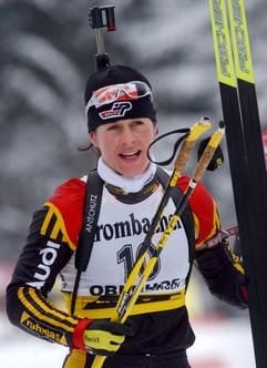 Uschi Disl nach dem Zieleinlauf im Massenstart der Frauen über 12,5 Kilometer. Den Wettkampf gewann Uschi Disl vor Jakaterina Dafowska (Bulgarien) und Sylvie Becaert (Frankreich). (Foto:dpa)