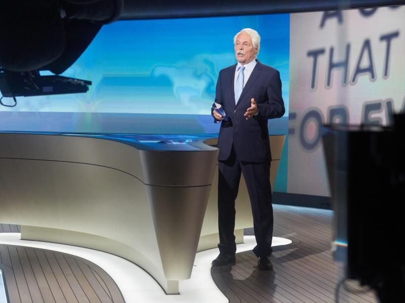 Thomas Roth moderiert seine letzte Sendung der ARD-„Tagesthemen”. Foto: Georg Wendt