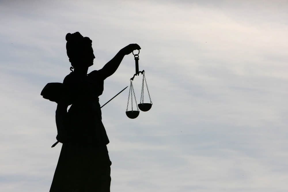 Justitia hat es in Dessau-Roßlau nicht leicht. Bei Strafverfahren gibt es einen Stau.