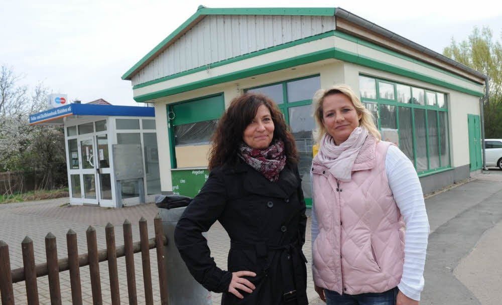 Kerstin Witzel (l.) und Saskia Wurbs sind guter Dinge: Sie wollen bald Gäste in ihrem Café begrüßen.