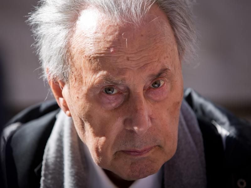 Der verstorbene Publizist und Politiker Freimut Duve schaut in die Kamera. Foto: picture alliance / dpa /Archivbild