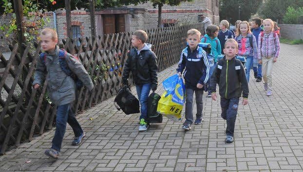 Die Schüler aus Berga, Thürungen, Rosperwenda, Bösenrode und Sittendorf, die per Bus nach Kelbra kommen, müssen auch noch von der Haltestelle zur Schule ein Stück zu Fuß zurücklegen.