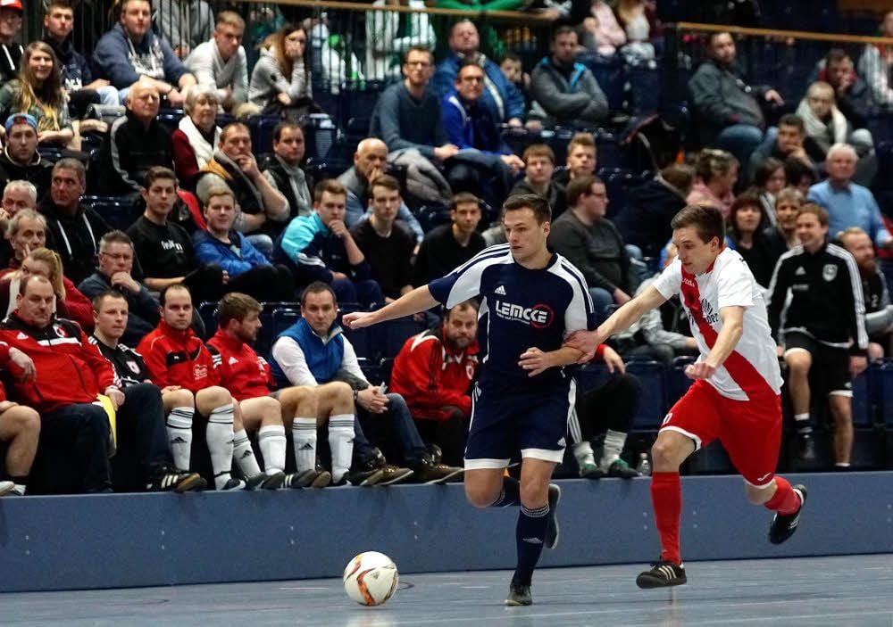 Der Westerhäuser Steffen Hägemann setzt sich beim 1:1 bei der Neuauflage des Vorjahresendspiels in der Vorrunde gegen Einheit Wernigerodes Christian Harrenberg durch. Der SV 1890 verpasste aber das Halbfinale.