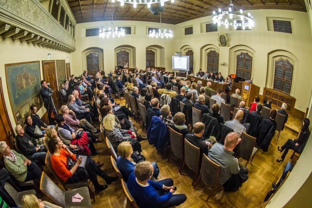 Beim Stadtgespräch im Alten Rathaus gab es am Montagabend kaum noch freie Plätze.