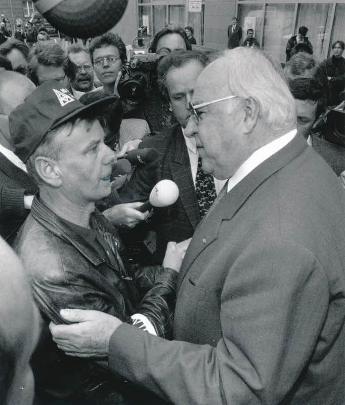 Kohl besuchte in den 90er Jahren auch Dessau und sprach mit dem damaligen DGB-Kreisvorsitzenden Udo Gebhardt. Dieser wurde später Gewerkschaftschef des DGB in Sachsen-Anhalt.