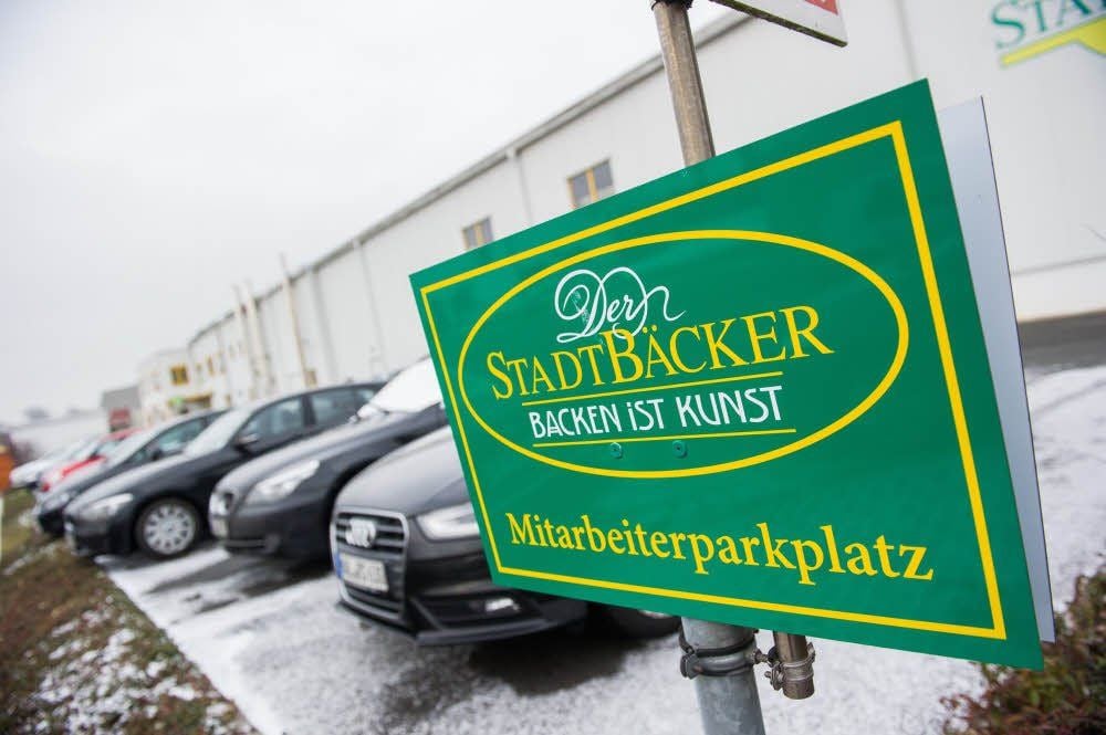 Nur noch bis Ende Januar produzieren die Stadtbäcker-Mitarbeiter an Halles Stadtgrenze in Zscherben.