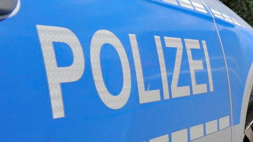 Bei einem Unfall auf der B190 nahe Arendsee wurde ein Autofahrer (72) leicht verletzt.