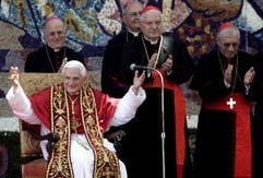 Papst Benedikt XVI. hat bei seinem Besuch inSpanien zum entschiedenen Schutz von Ehe und Familie aufgerufen. (Foto: dpa)