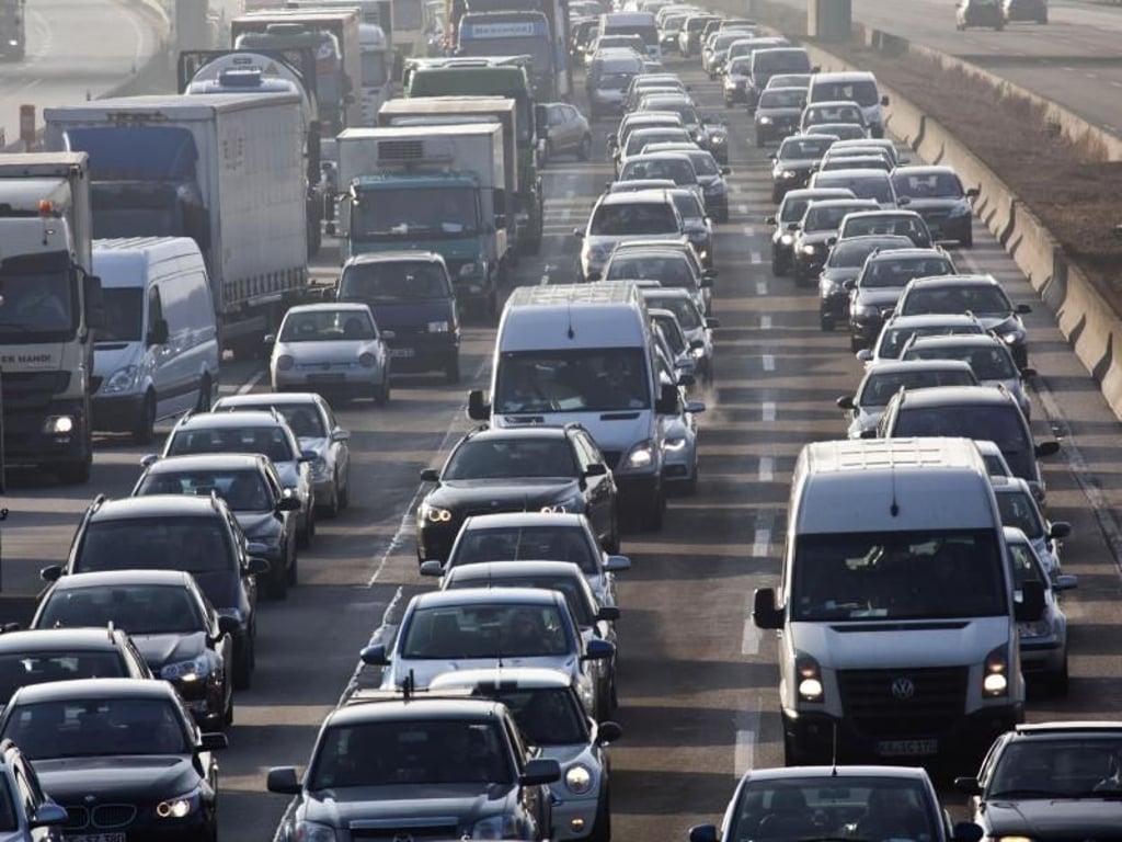 Kommt es durch Ausflügler und Urlauber zu vollen Straßen? Foto: Frank Rumpenhorst/