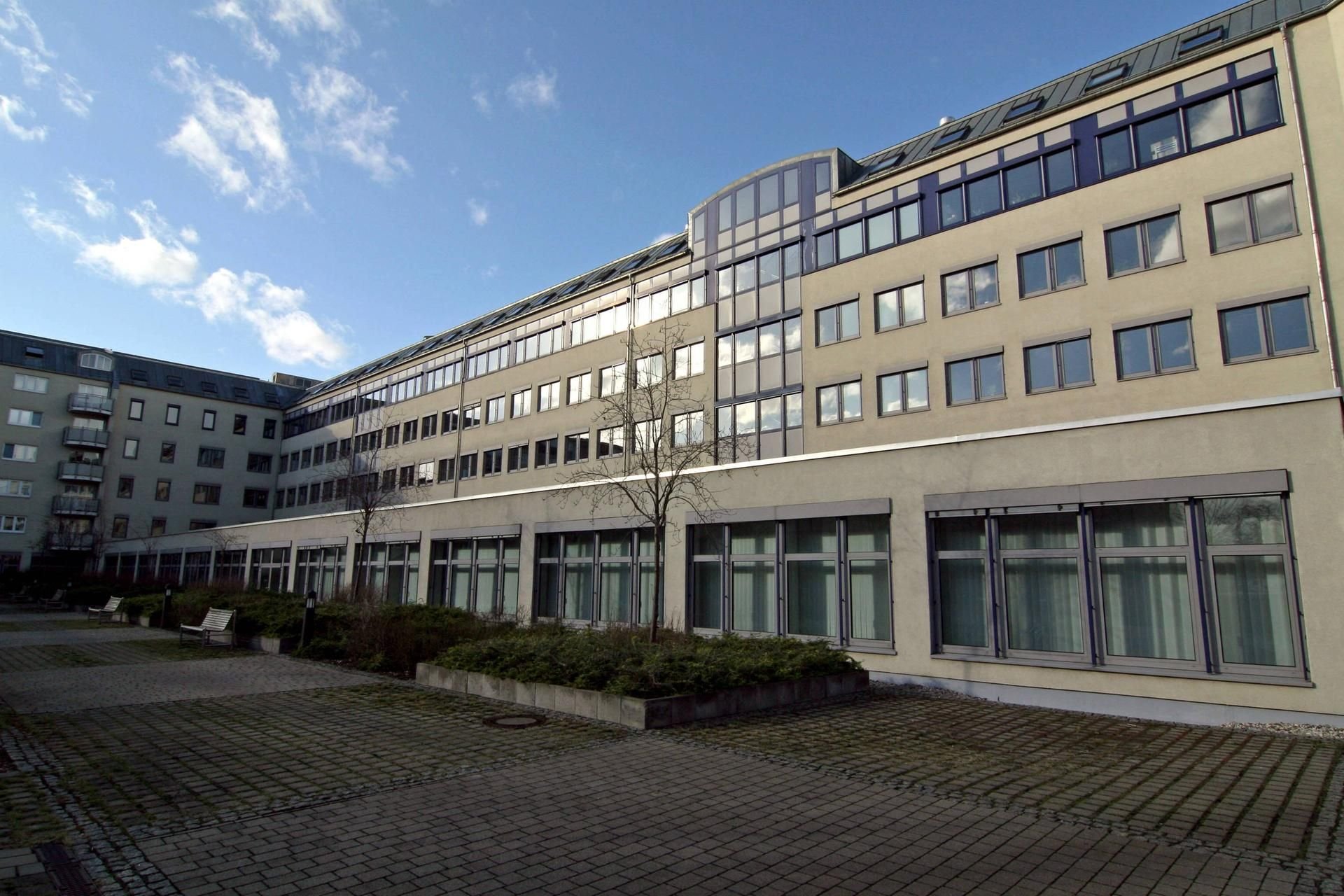 Innenhof des Bürokomplexes, welcher das Amt für Familie und Soziales, den Sächsischen Rechnungshof und das Finanzamt in Leipzig beherbergt.