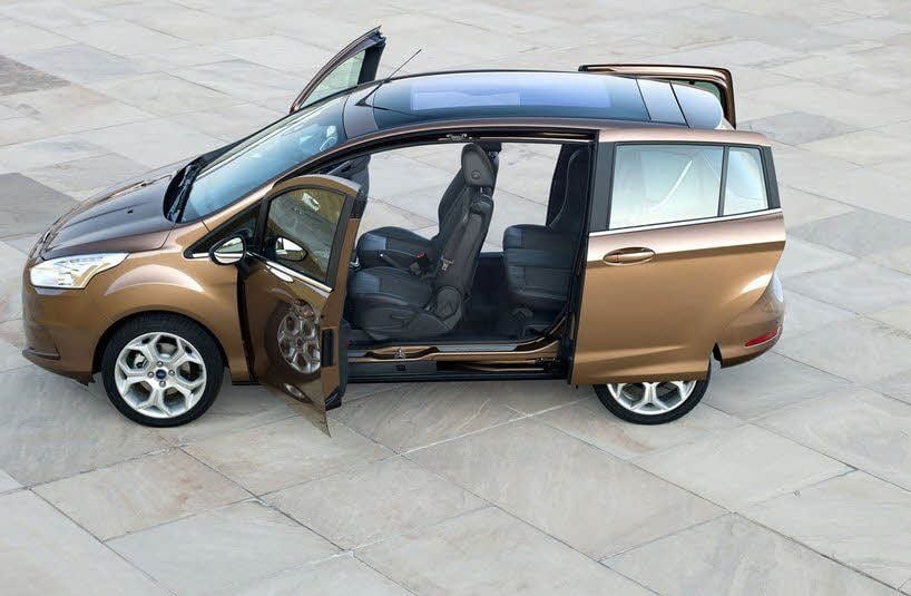Der B-Max hat keine Mittelsäule, Kofferraum fasst 318 Liter.