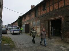 Viel Arbeit für die Kontrolleure: AlteKuhställe im Harzkreis wurden zur illegalenLagerhalle für Lebensmittel umfunktioniert.(MZ-Foto: Chris Wohlfeld)