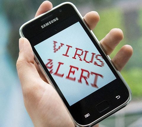 Brauchen Smartphones Virenscanner? Beim weit verbreiteten Betriebsystem Android steigt die Bedrohung, ist aber noch längst nicht so hoch wie bei Windows. (FOTO: DPA)