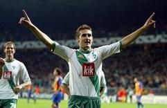 Der Bremer Miroslav Klose jubelt über sein Tor zum 1:1 Ausgleich für Werder. (Foto: dpa)