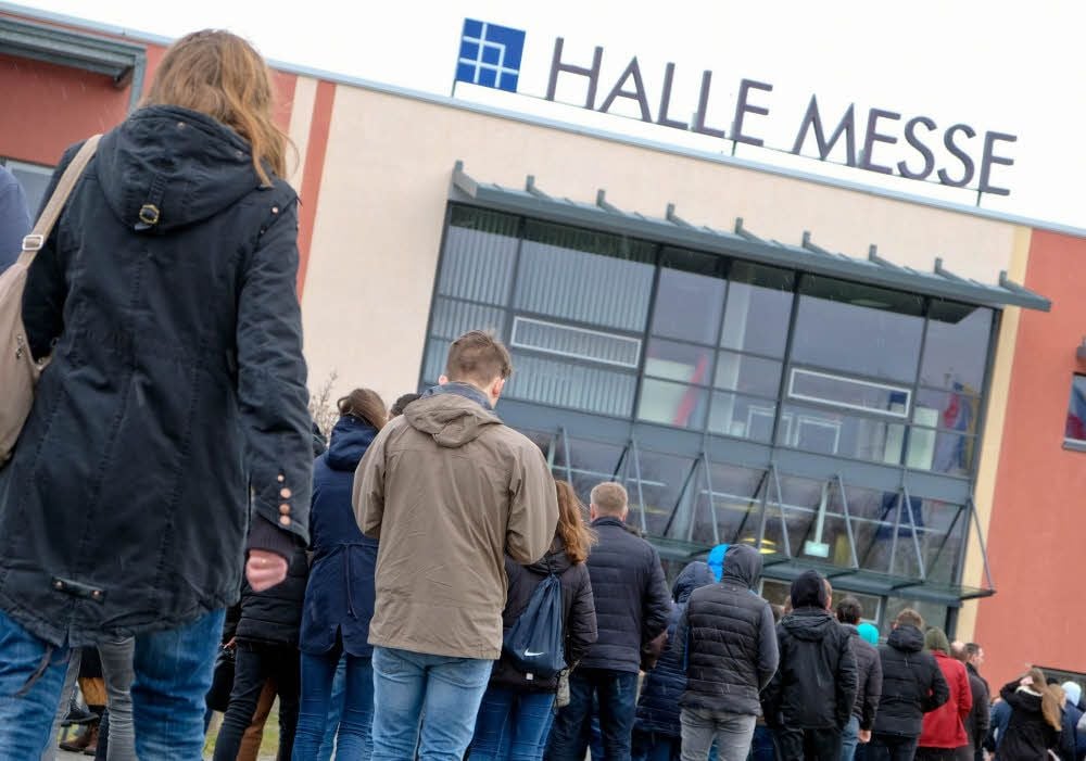 Vor der erfolgreichen Messe bildeten sich lange Schlangen.