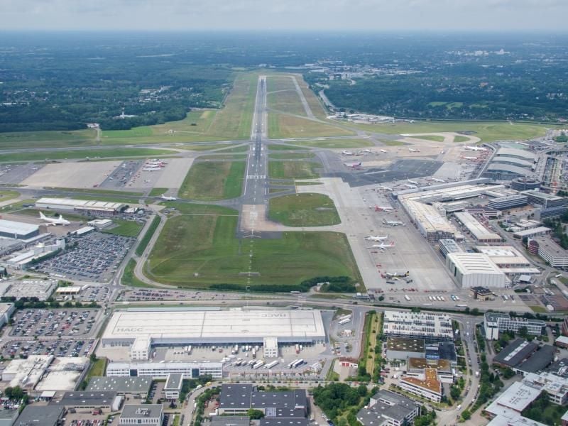 Die Zahl der Nachtflugverspätungen am Hamburger Flughafen ist im vergangenen Jahr um 42 Prozent zurückgegangen. Foto: Daniel Bockwoldt/Archivbild