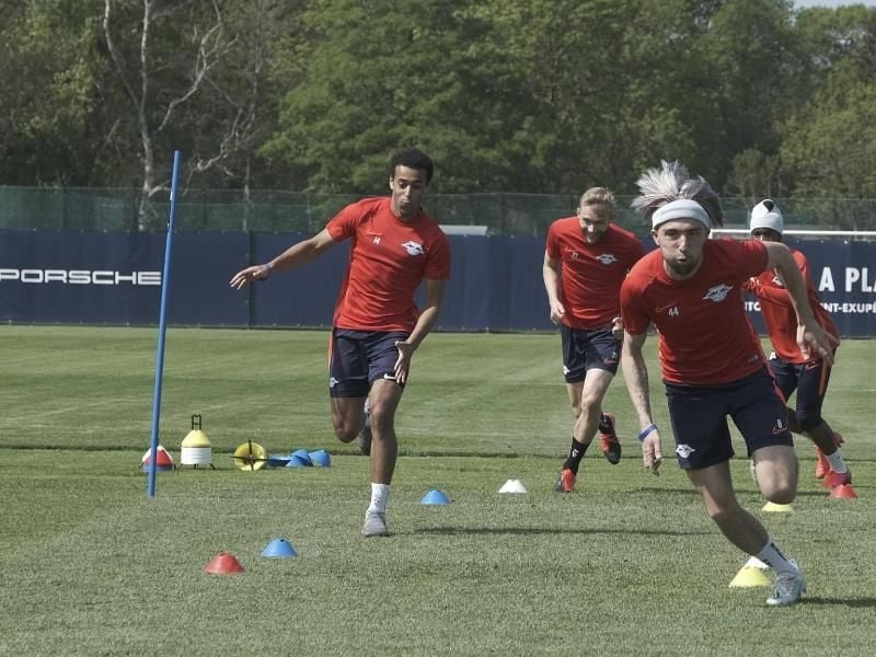 Spieler von RB Leipzig laufen bei einer Trainingseinheit. Foto: -/RB Leipzig/dpa