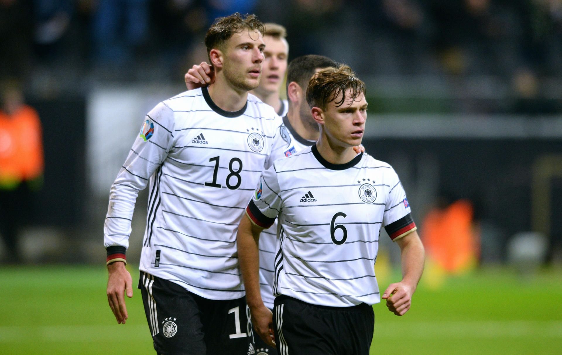 Die Nationalspieler Joshua Kimmich (r.) und Leon Goretzka haben viel Geld für die Coronahilfe gespendet.