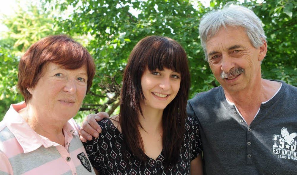 Claudia Spengler mit ihren Großeltern Edith und Harald Illmer