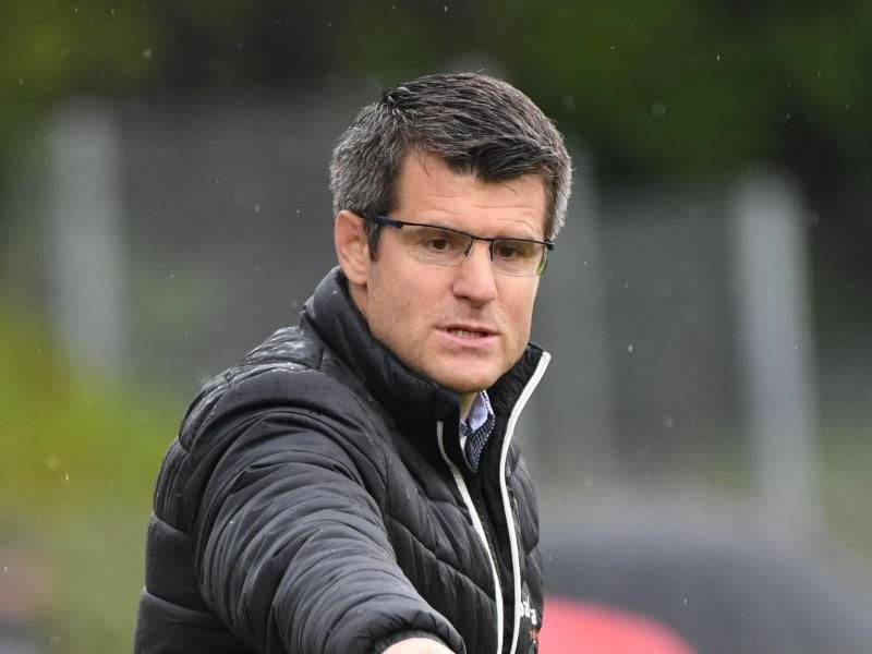 Führt mit dem FC Bayern die Frauen-Bundesliga an: Trainer Jens Scheuer. Foto: picture alliance / Uli Deck/dpa