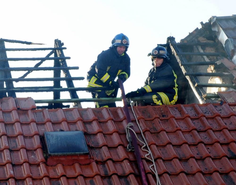 Fünf freiwillige Feuerwehren mit rund 60 Männern und Frauen waren am Neujahrstag im Einsatz.