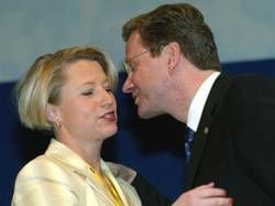 Parteivorsitzender Guido Westerwelle und Generalsekretärin Cornelia Pieper (Archivfoto: dpa)