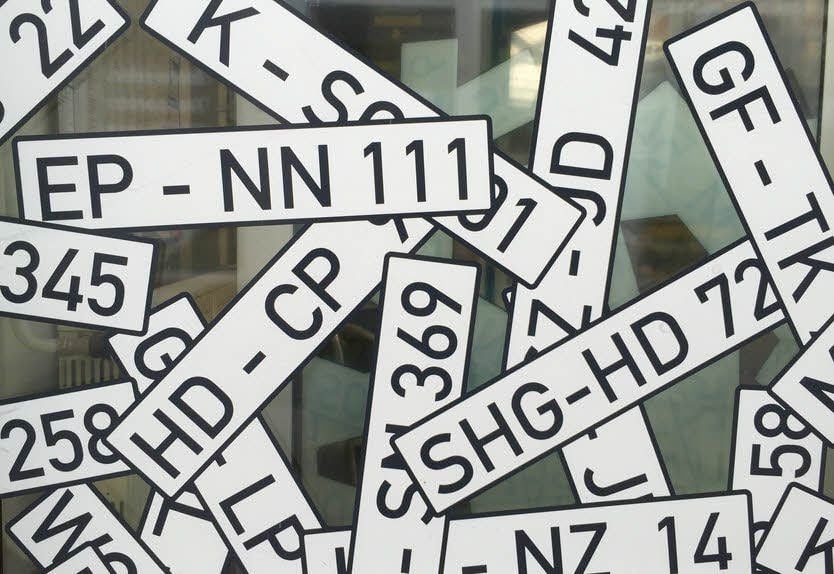 Wer im Saalekreis wohnt, muss nicht zwangsläufig auch einen Privatwagen mit SK-Kennzeichen fahren. Bei einem Umzug in einen anderen Zulassungsbezirk darf man das alte Nummernschild behalten.