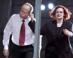 Die Schauspielerin Kathrin Unger zerrt in der