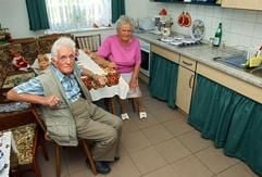 Seniorpaar in seiner Wohnung. (Foto: dpa)