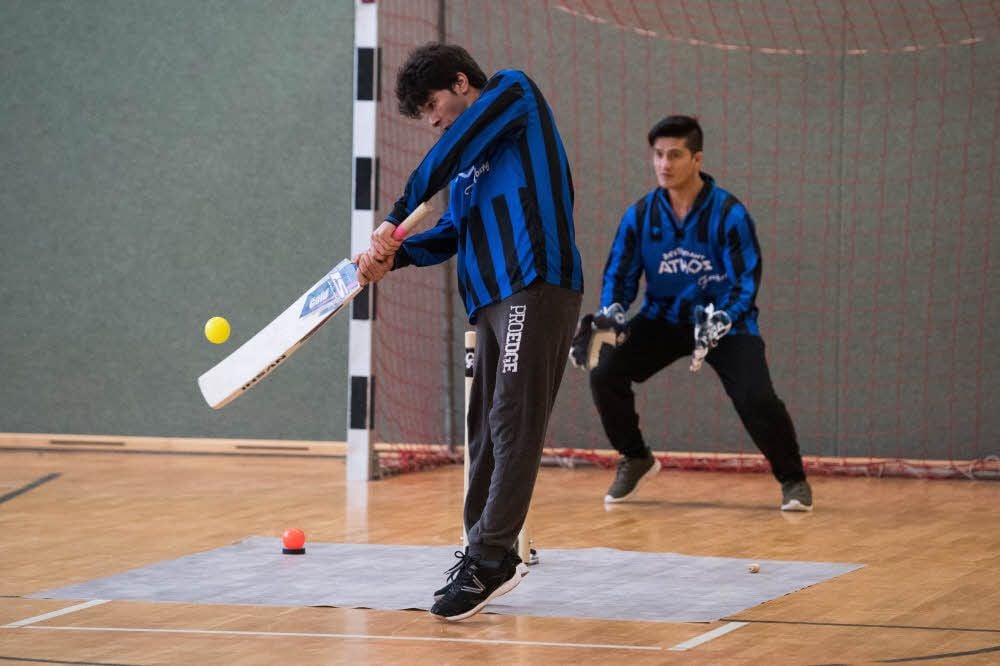 Werfen und schlagen: Cricket ist dem Baseball-Sport sehr ähnlich, auch wenn es im Detail sehr viele Unterschiede gibt.